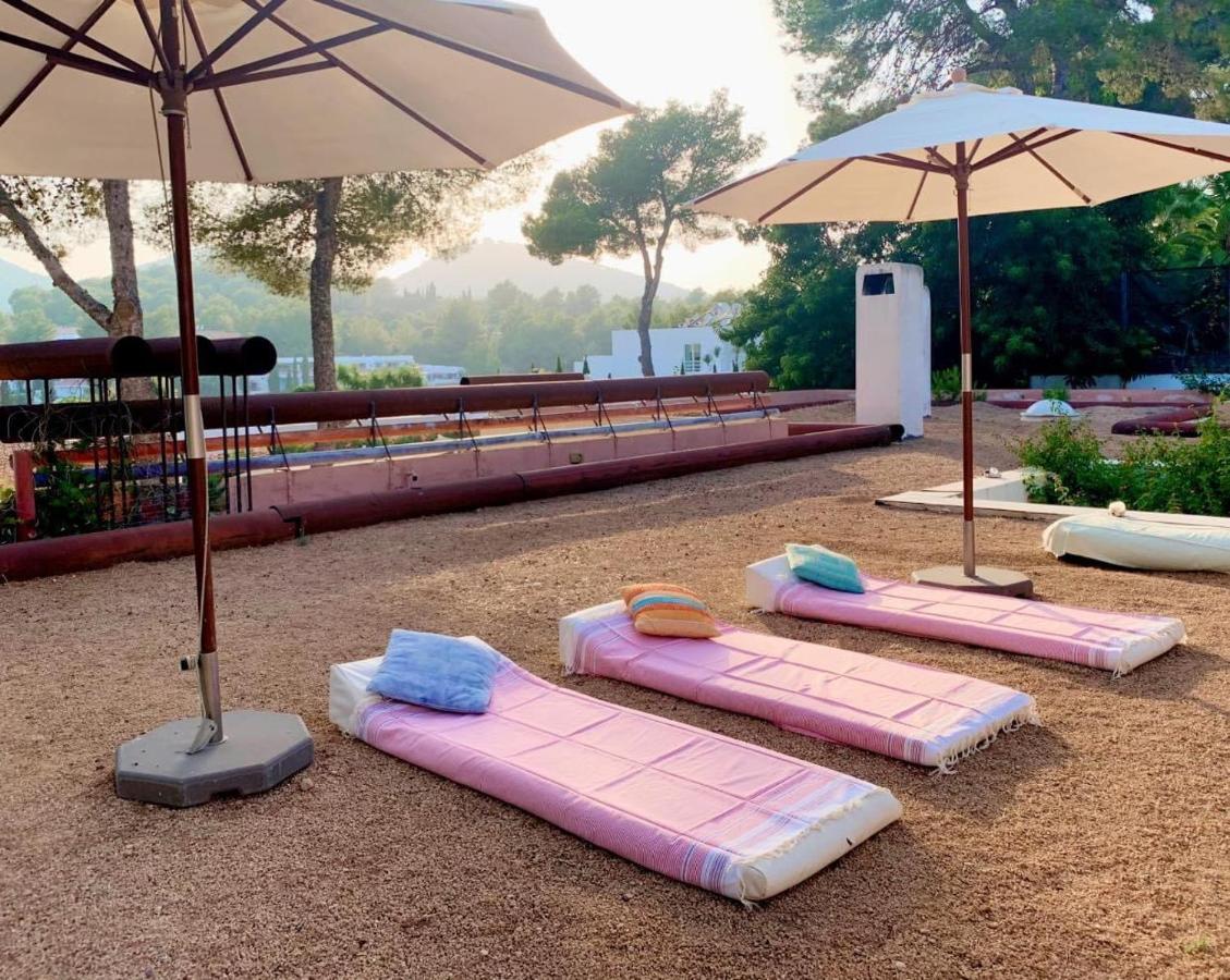 Ibiza Paradise Bed and Breakfast Santa Eularia des Riu Esterno foto