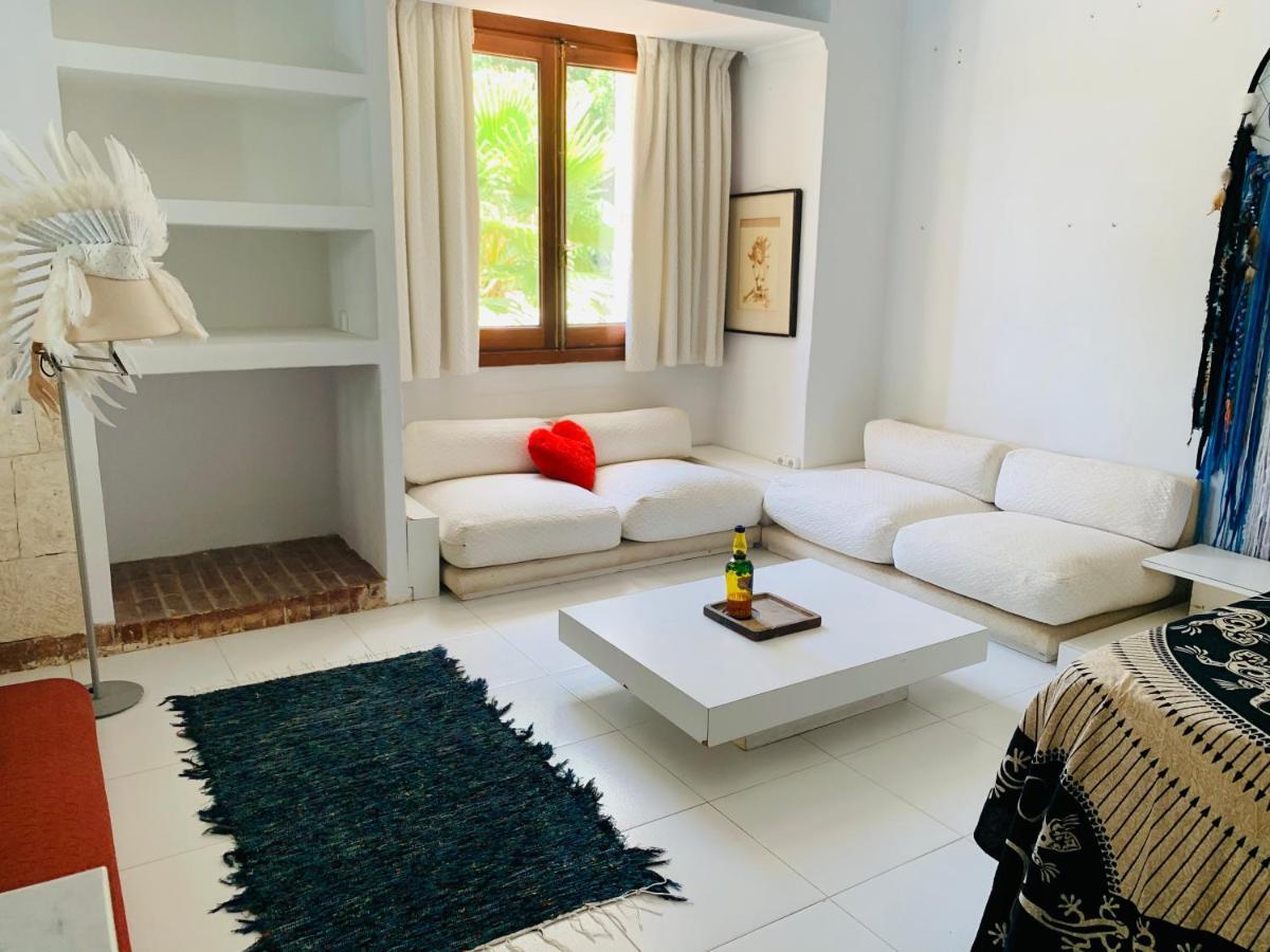 Ibiza Paradise Bed and Breakfast Santa Eularia des Riu Esterno foto