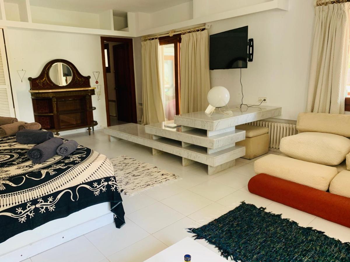 Ibiza Paradise Bed and Breakfast Santa Eularia des Riu Esterno foto