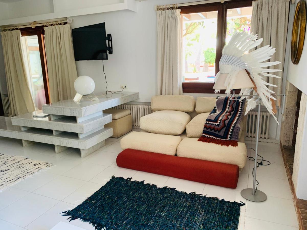 Ibiza Paradise Bed and Breakfast Santa Eularia des Riu Esterno foto